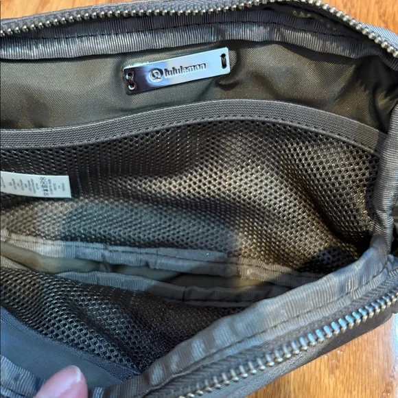 NWT Lululemon Athletica Camo Belt Bag - Picture 3 of 3